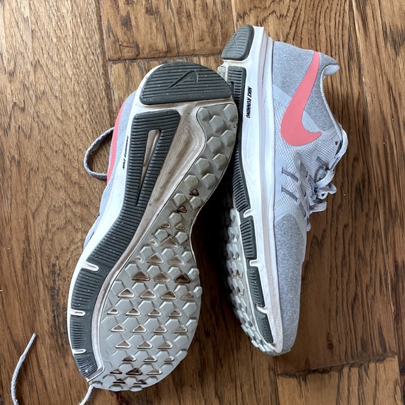 Nike Run Swift size 10 womens barely worn - Picture 5 of 5
